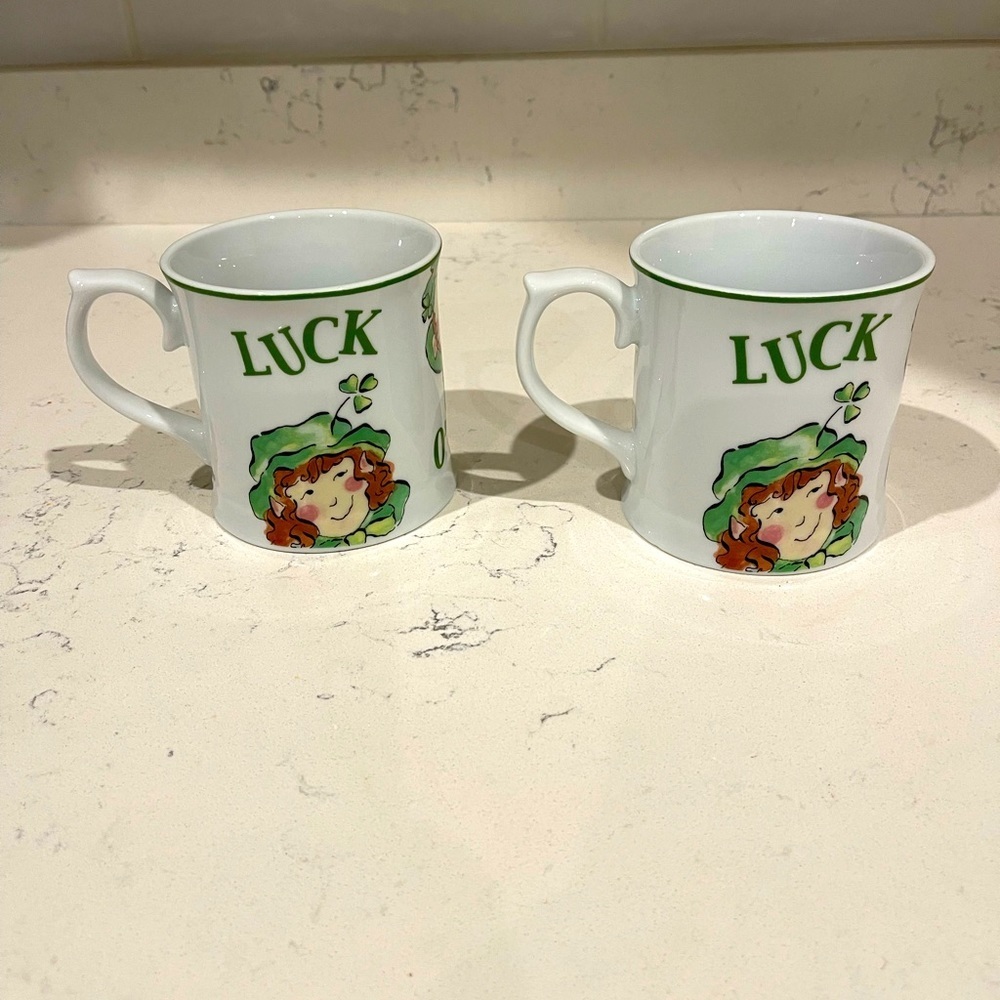VTG St. Patrick’s Day set of two mugs, R table by Rosanna